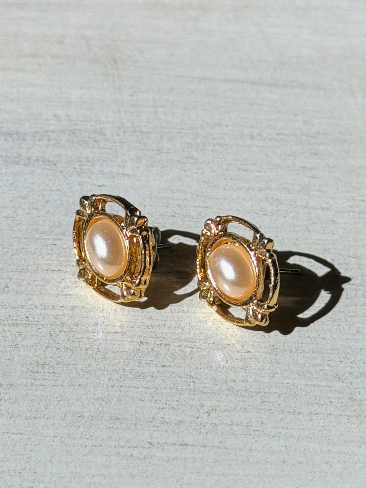 Ana Oval Pearl Earrings