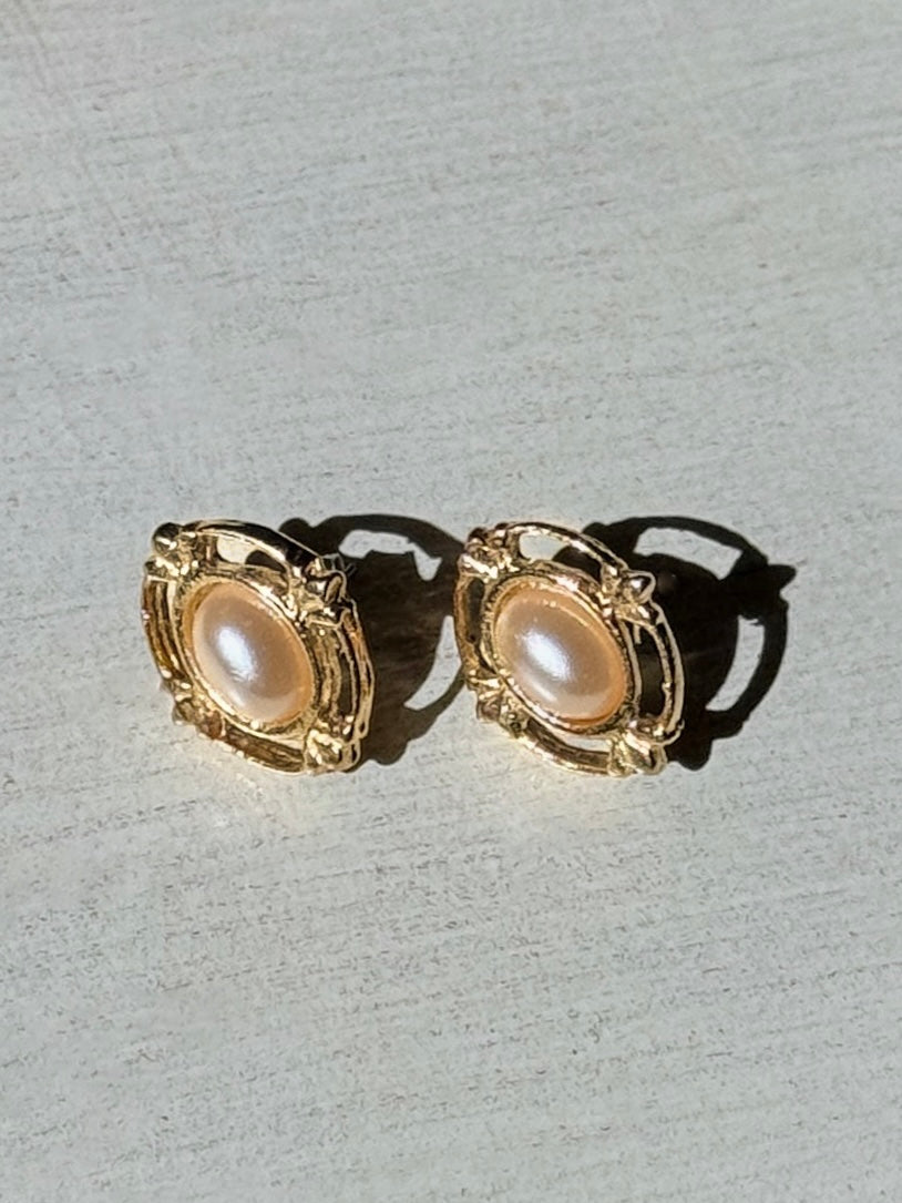 Ana Oval Pearl Earrings